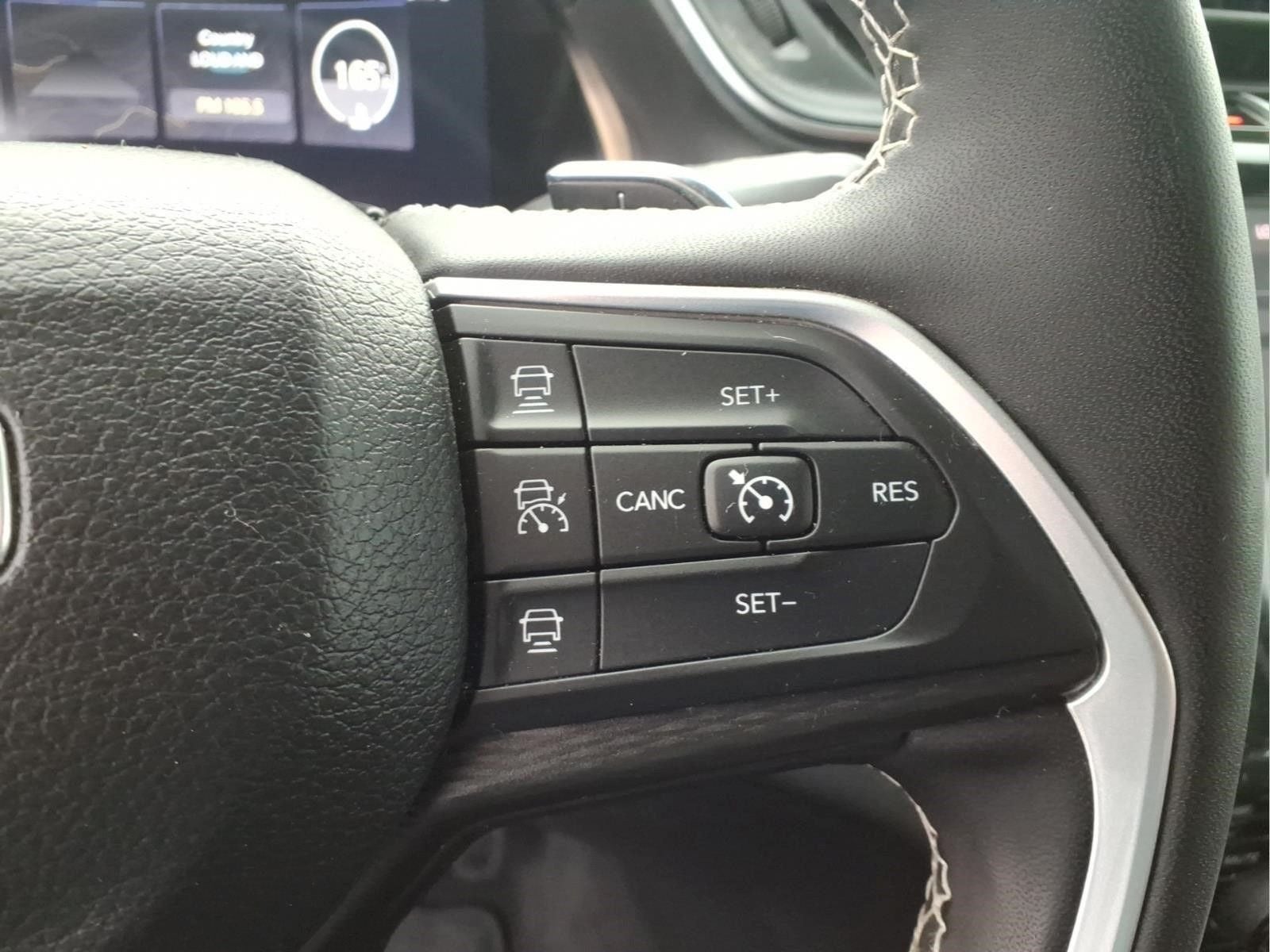 2023 Jeep Grand Cherokee Laredo 4x4