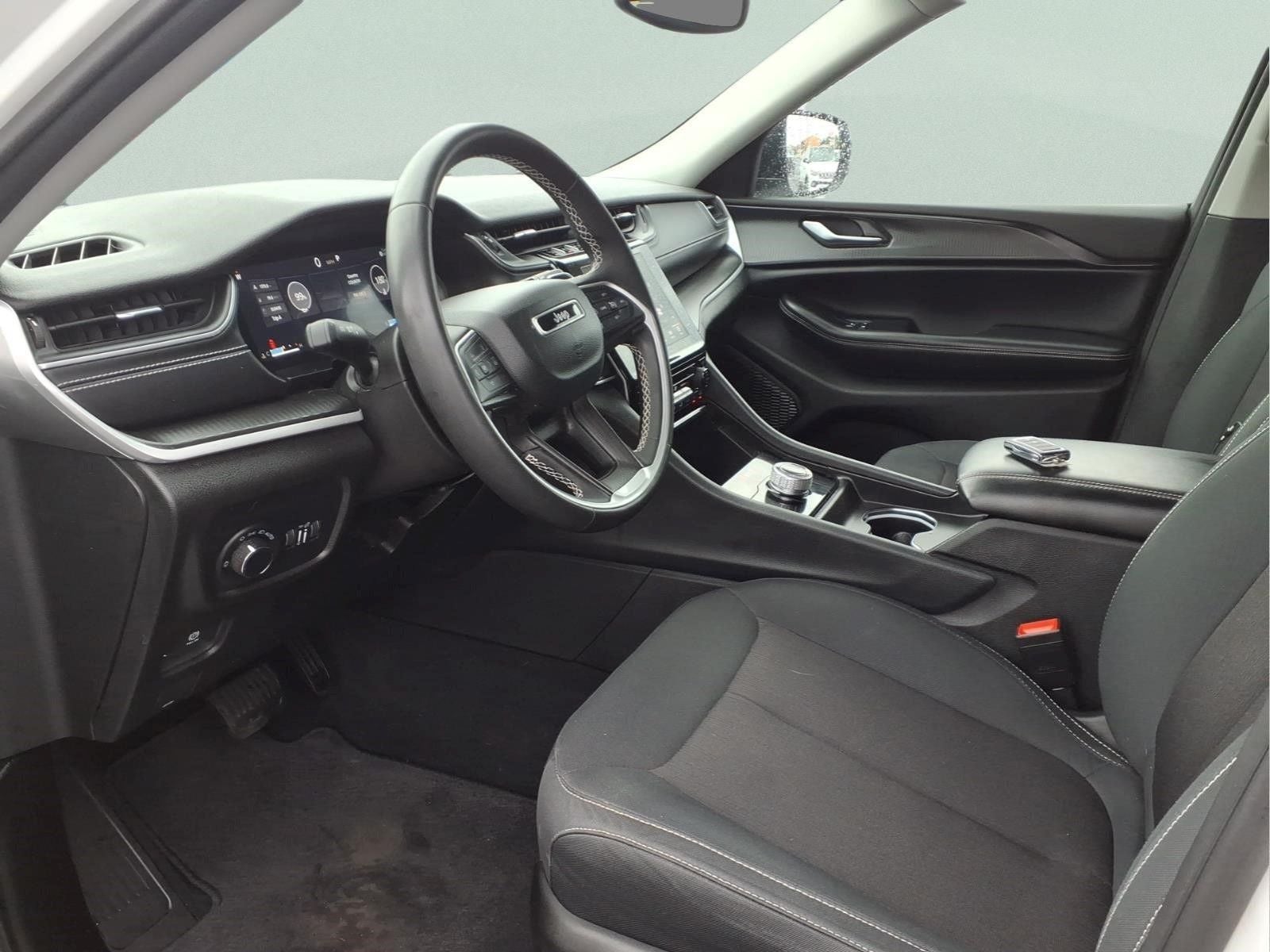 2023 Jeep Grand Cherokee Laredo 4x4