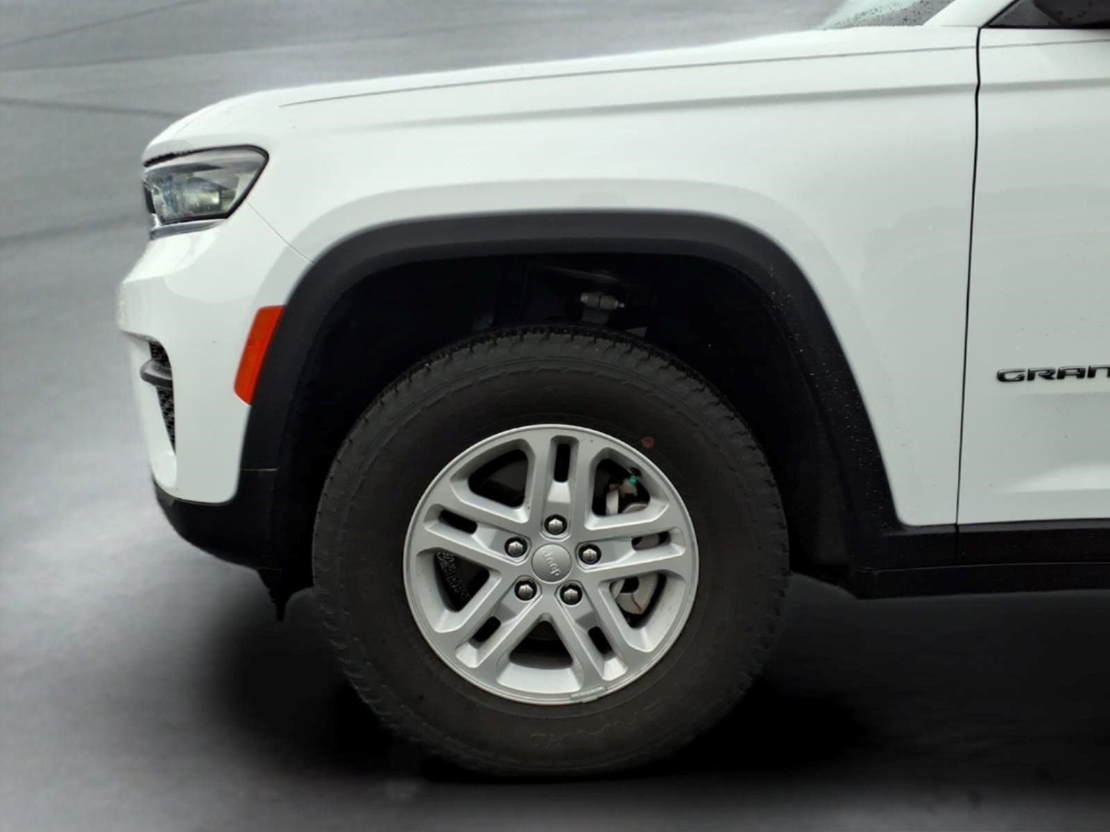 2023 Jeep Grand Cherokee Laredo 4x4