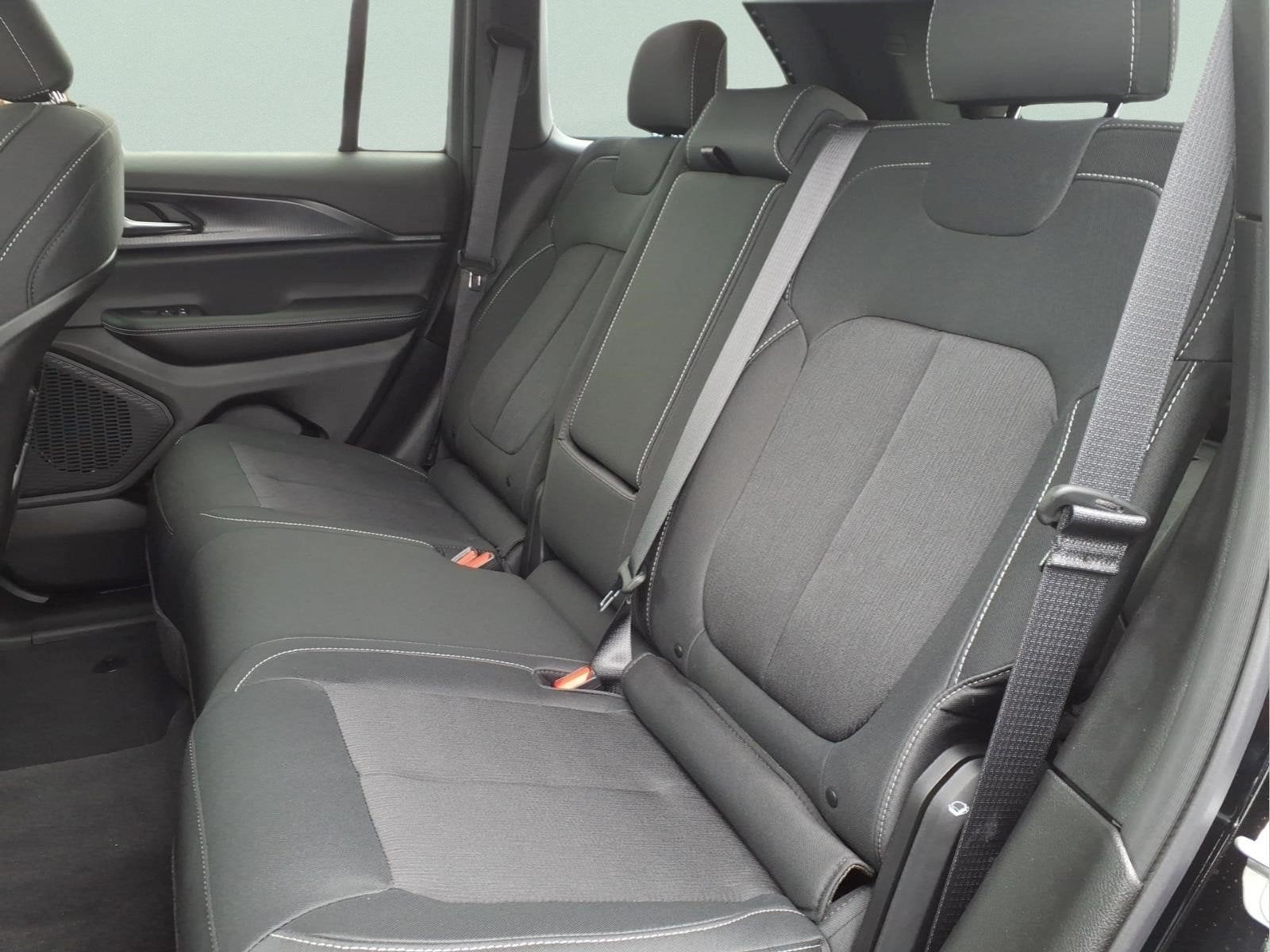 2027 Jeep Grand Cherokee GRAND CHEROKEE LAREDO 4X4