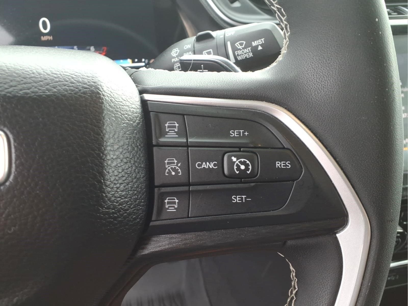 2023 Jeep Grand Cherokee Laredo 4x4