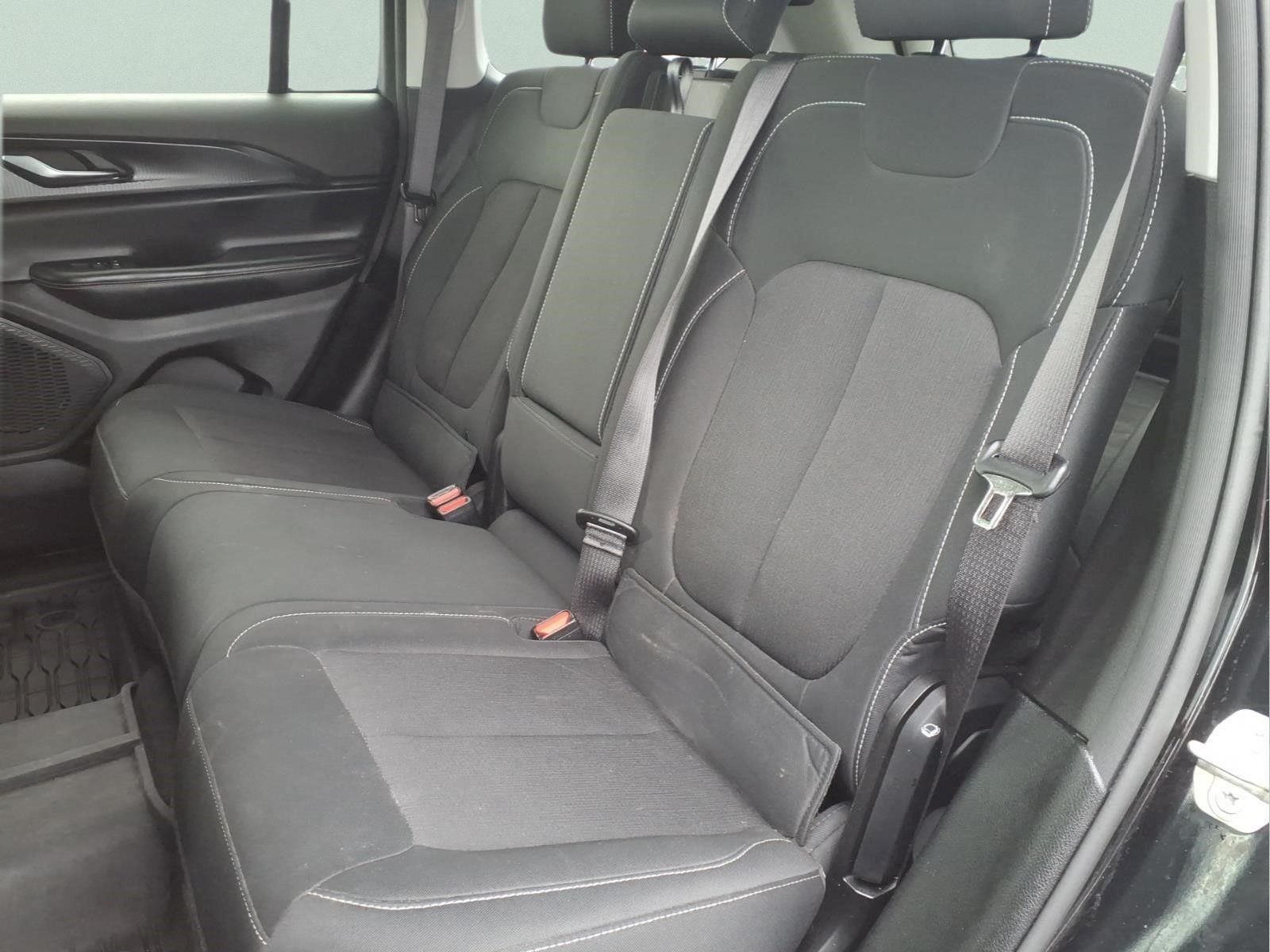 2023 Jeep Grand Cherokee Laredo 4x4