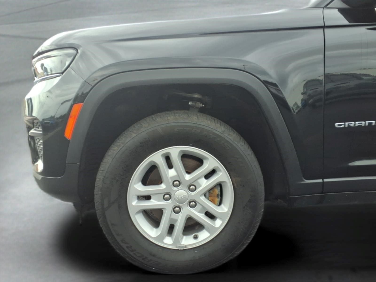 2023 Jeep Grand Cherokee Laredo 4x4
