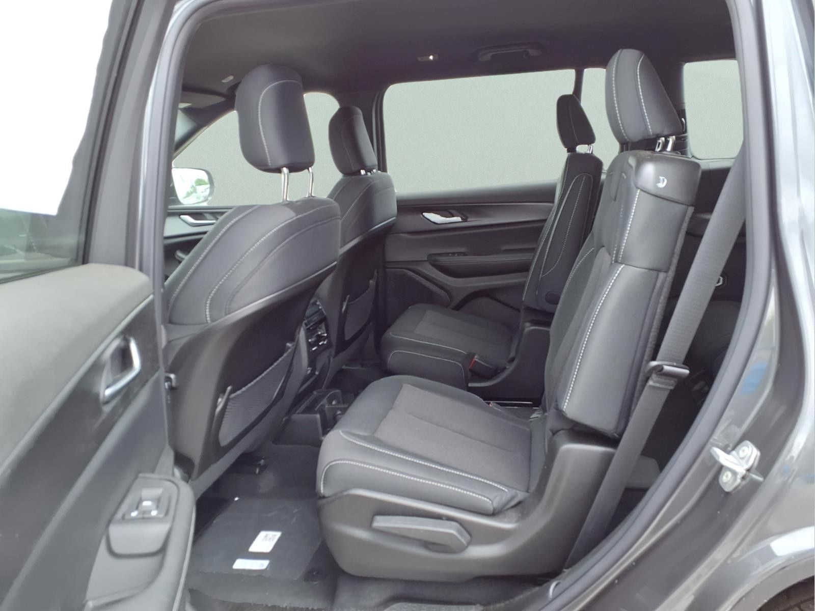 2026 Jeep Grand Cherokee GRAND CHEROKEE L LAREDO 4X4