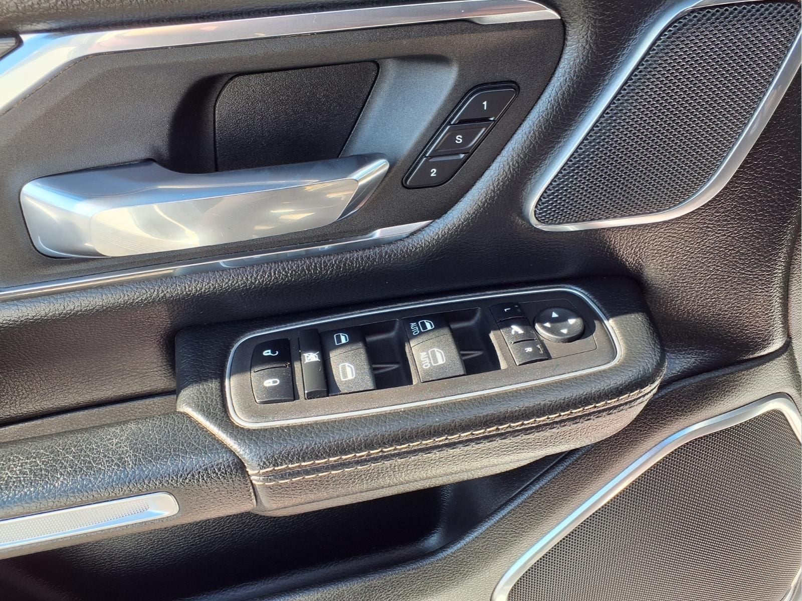 2022 RAM 1500 Laramie Crew Cab 4x4 5'7' Box