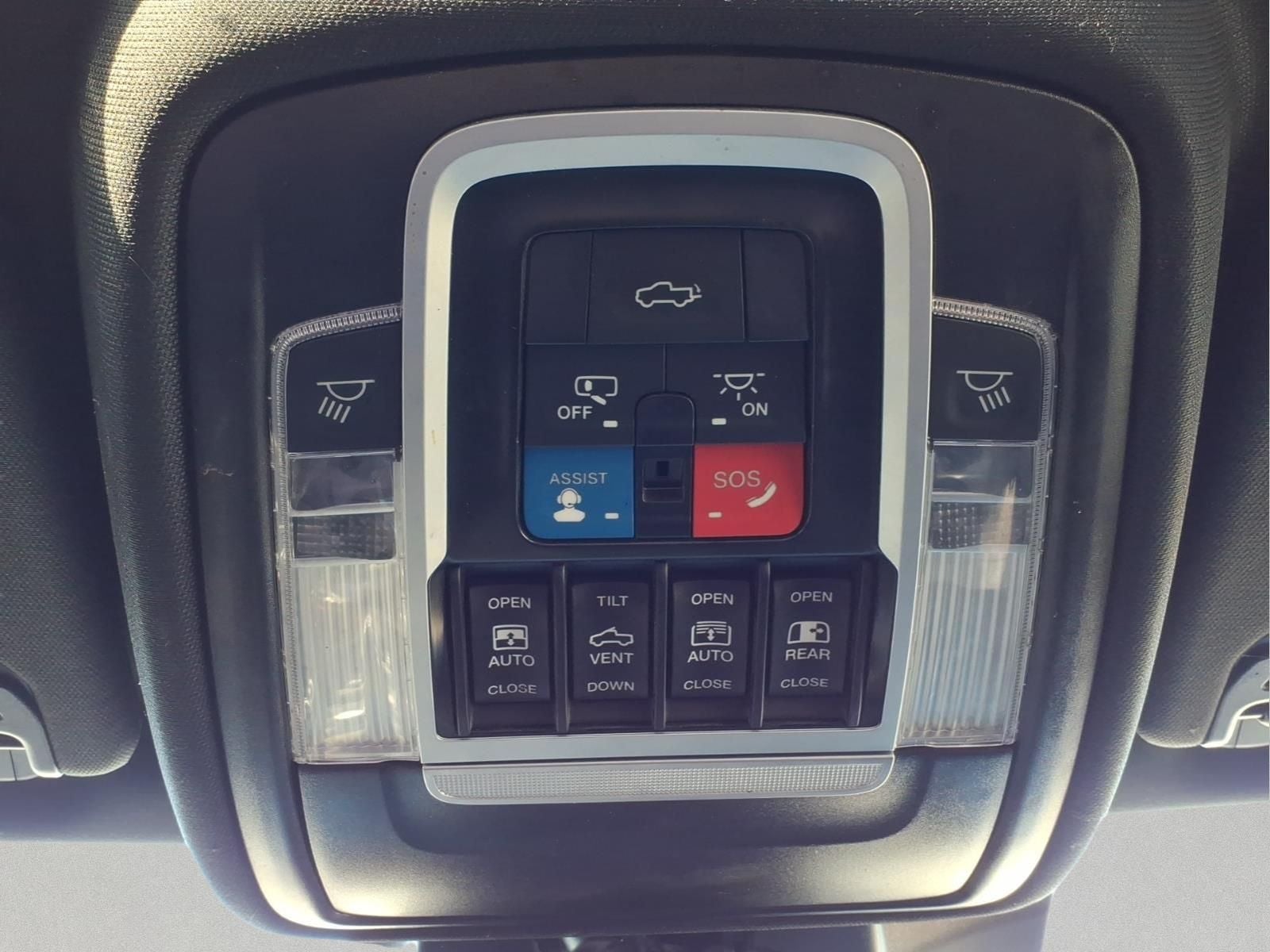 2022 RAM 1500 Laramie Crew Cab 4x4 5'7' Box