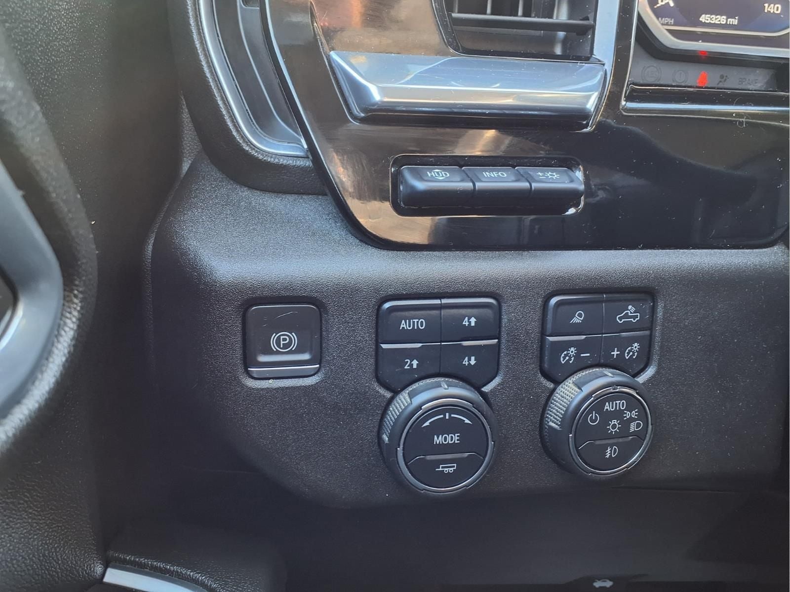 2022 Chevrolet Silverado 1500 4WD Crew Cab Short Bed LTZ