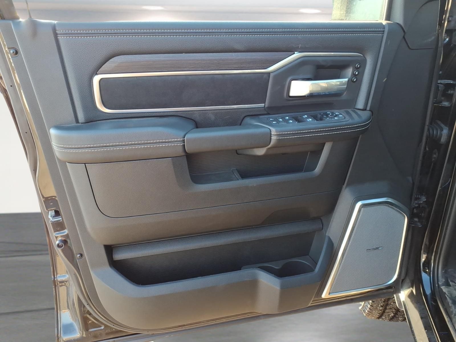 2025 RAM Ram 3500 RAM 3500 LARAMIE CREW CAB 4X4 6'4' BOX