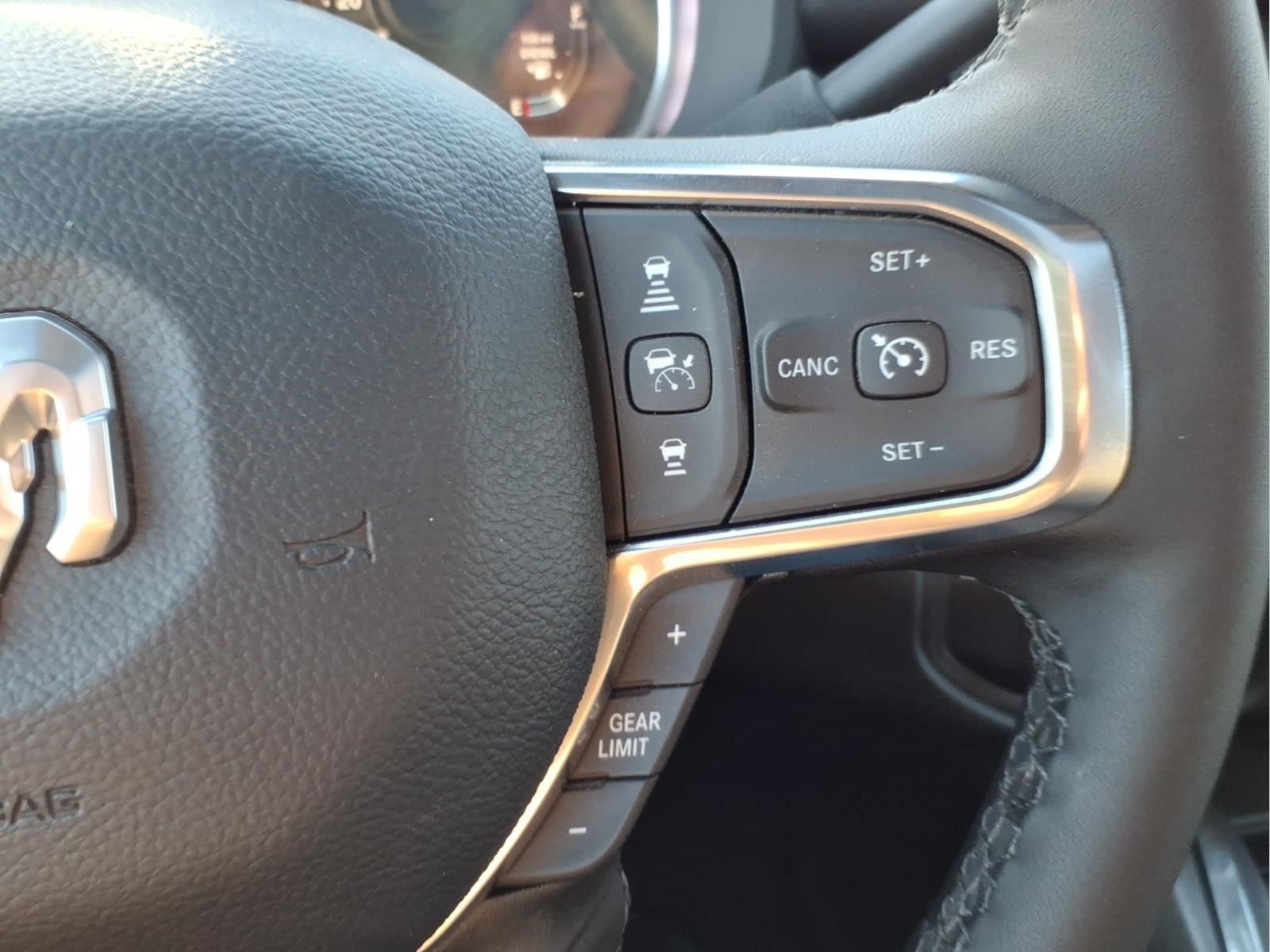 2025 RAM Ram 3500 RAM 3500 LARAMIE CREW CAB 4X4 6'4' BOX