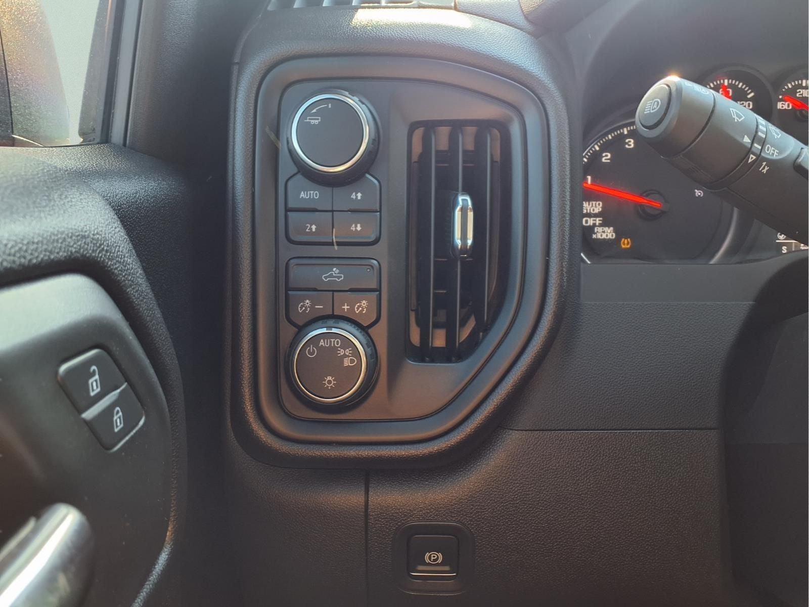 2024 Chevrolet Silverado 1500 4WD Crew Cab Short Bed Custom Trail Boss