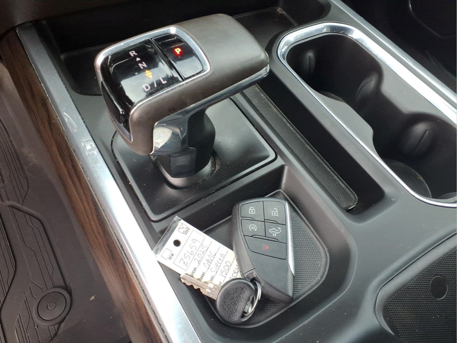 2025 GMC Sierra 1500 4WD Crew Cab Short Box SLT