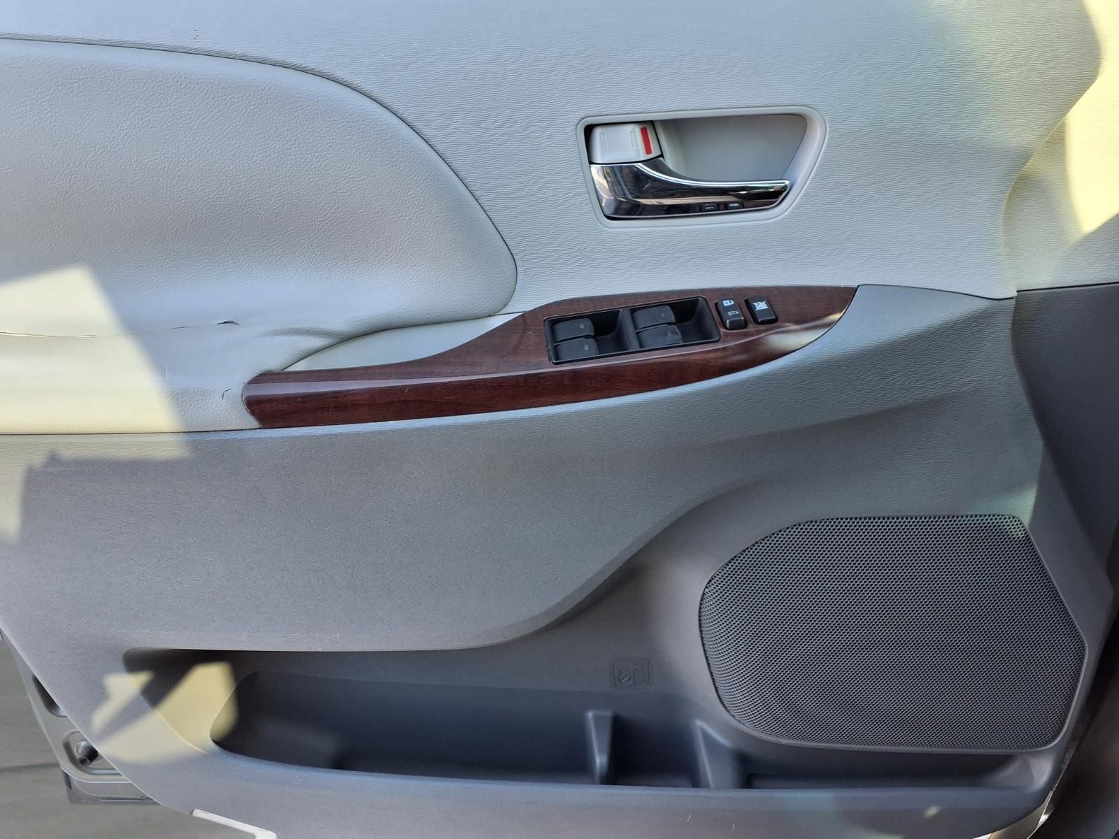 2011 Toyota Sienna Limited V6