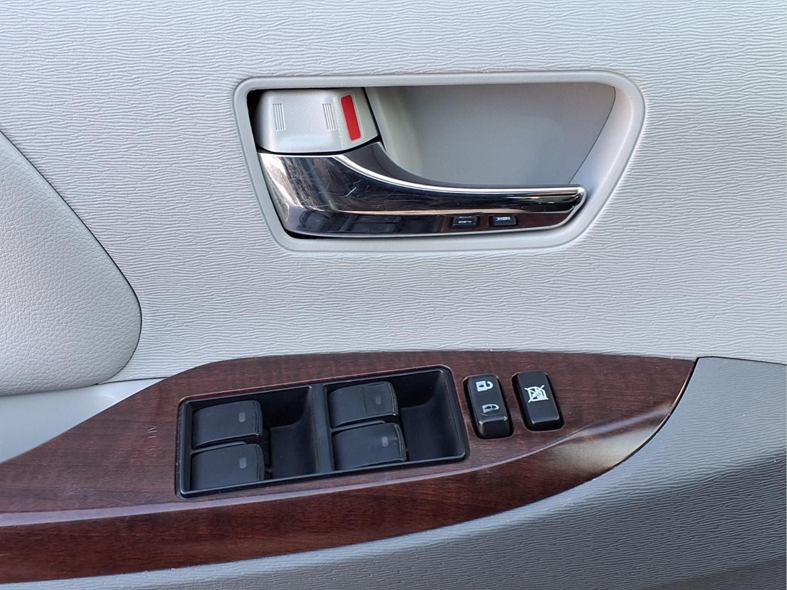 2011 Toyota Sienna Limited V6