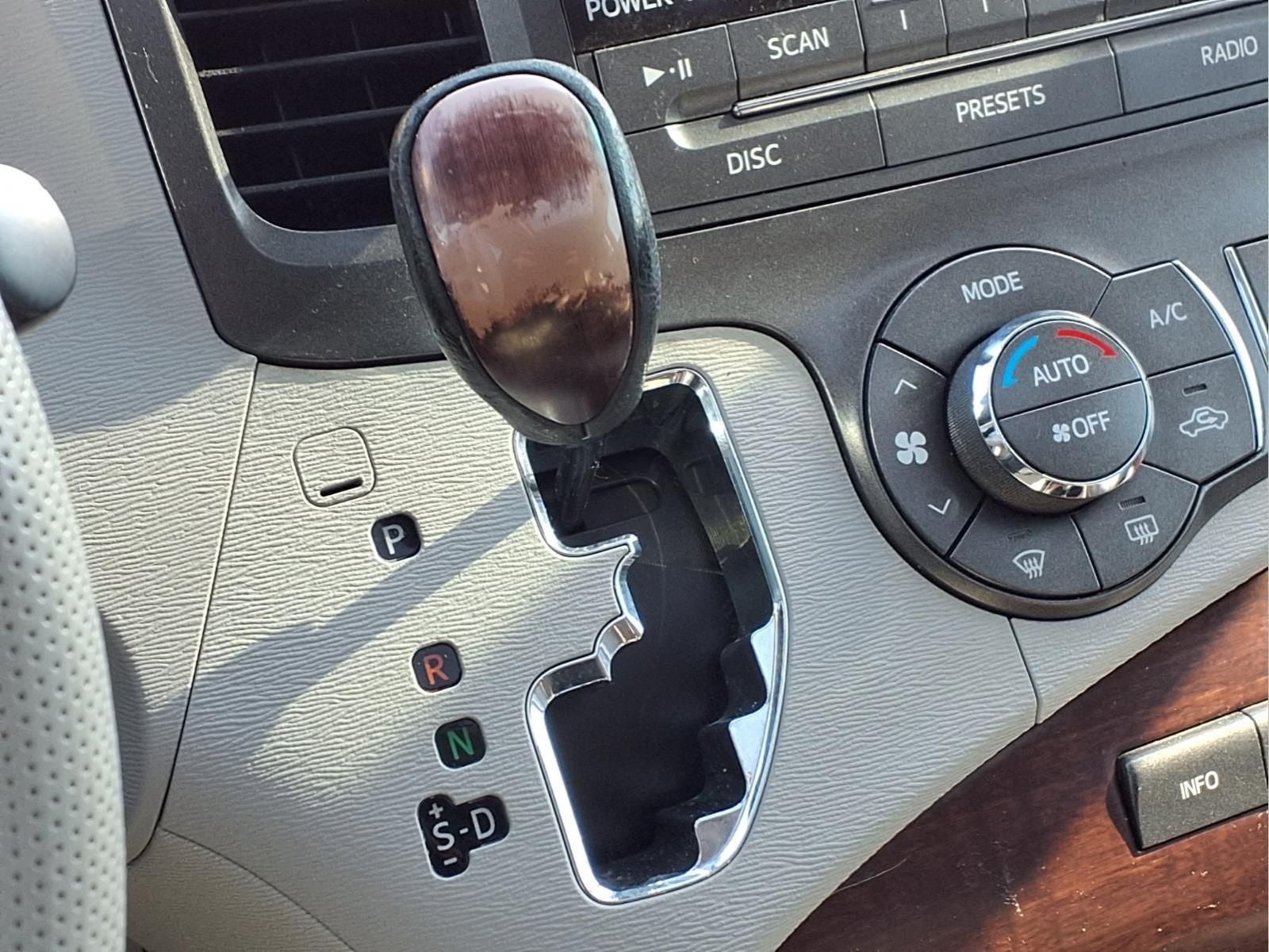 2011 Toyota Sienna Limited V6