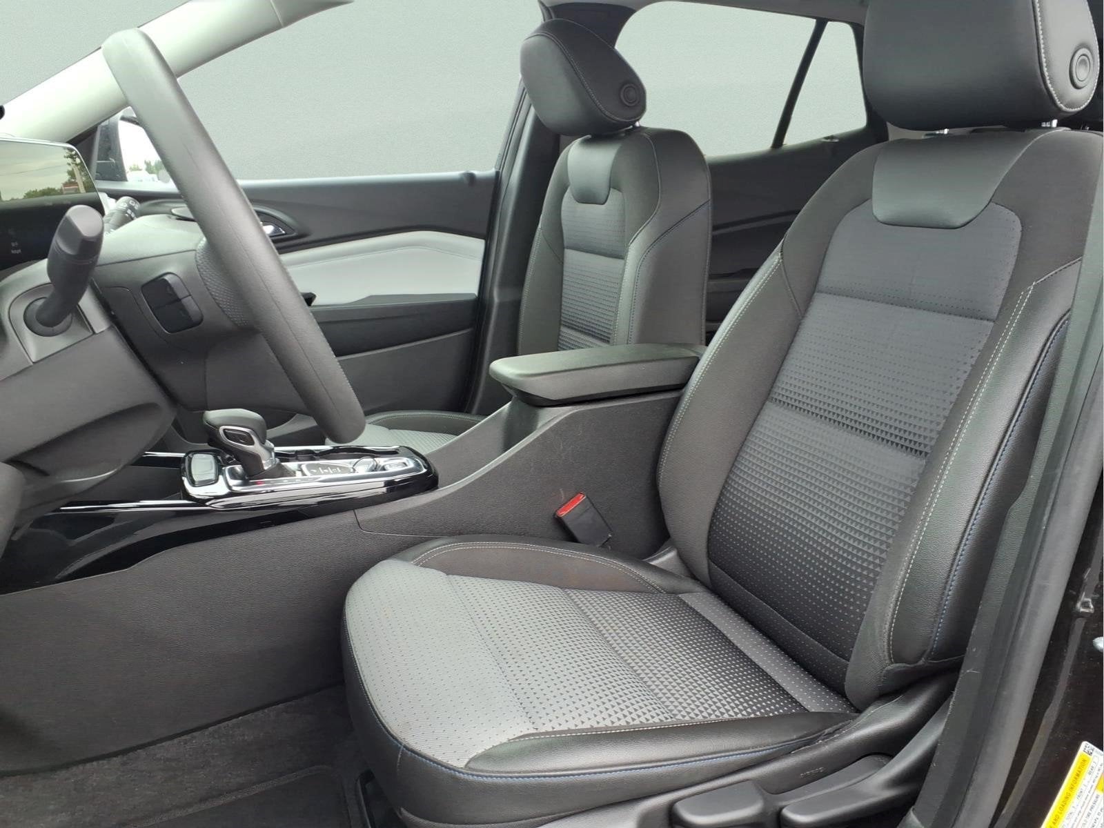 2025 Chevrolet Trax FWD LT