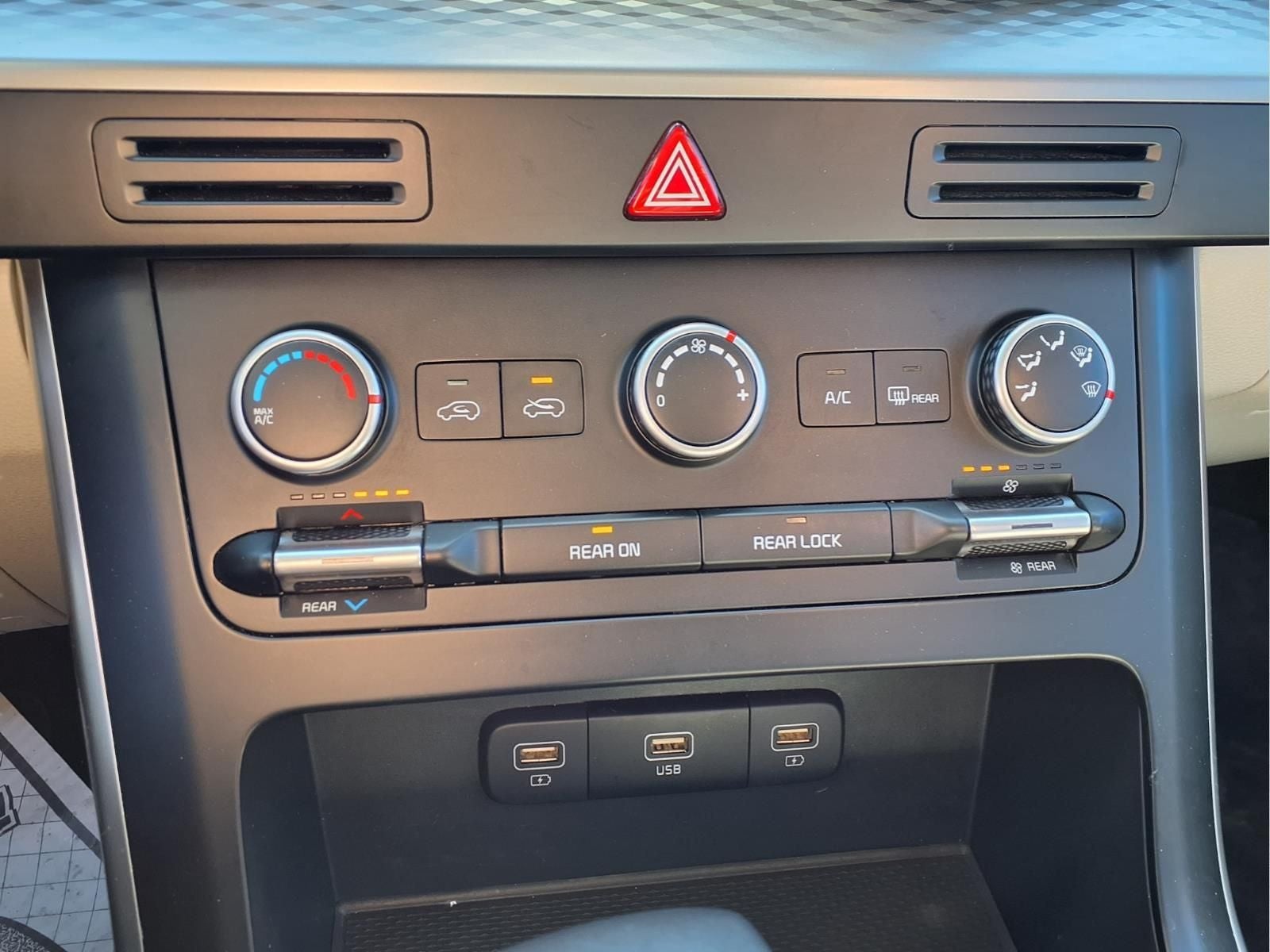 2024 Kia Carnival MPV LX Seat Package